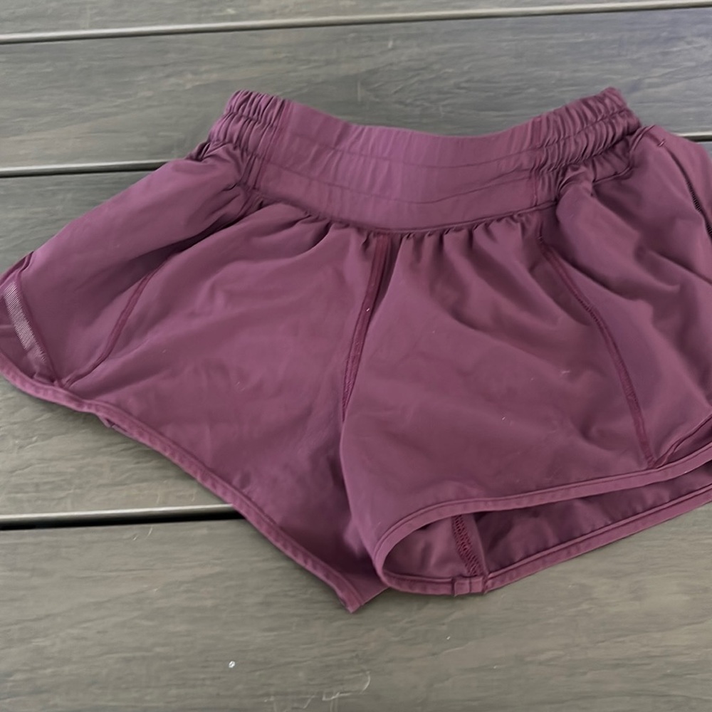 Lululemon hottie short - 2.5” low rise
